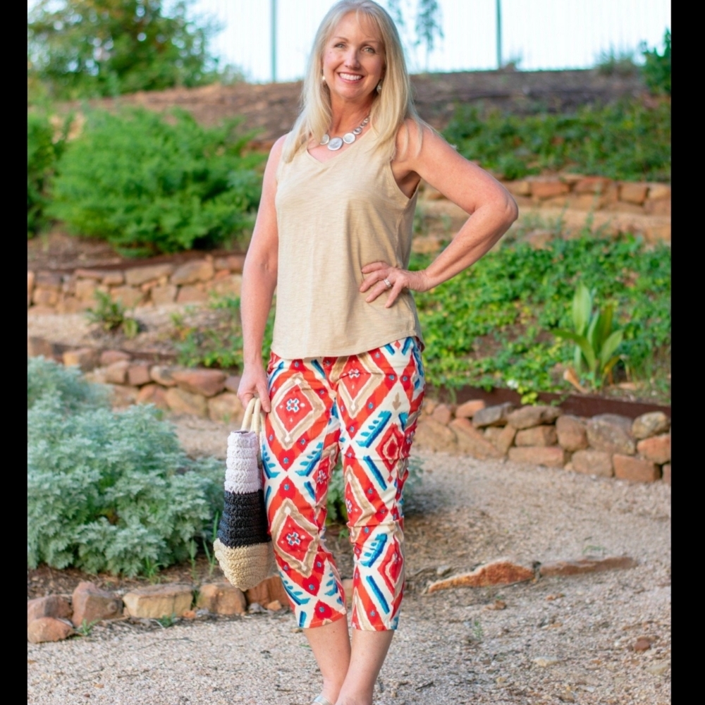 Chico's Platinum Girlfriend Crop Aztec Pants